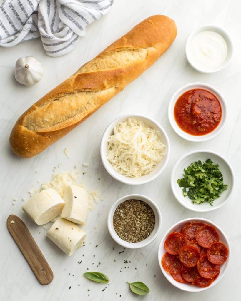 Garlic Bread Pizza Recipe – Quick, Cheesy & Crispy in 20 Minutes 6 Ingredients for garlic bread pizza recipe