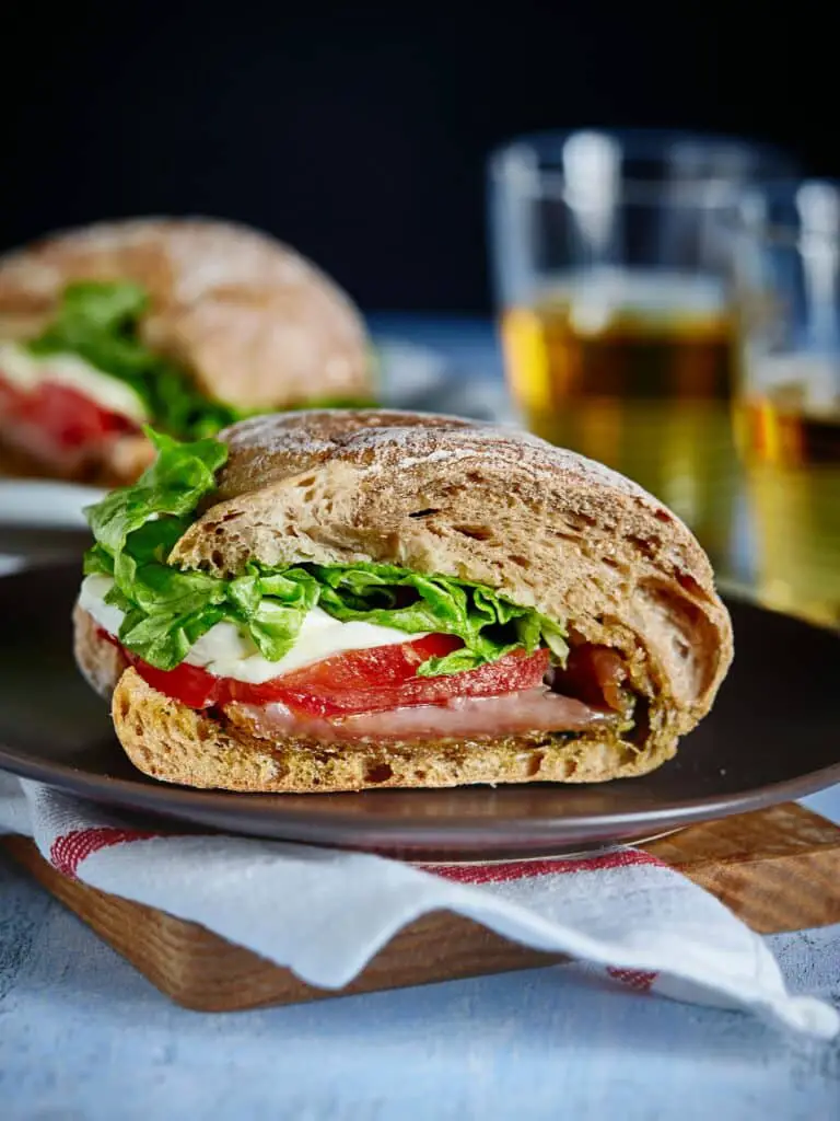 10 Quick & Healthy Lunch Ideas You Can Make in 20 Minutes 3 Caprese Sandwich