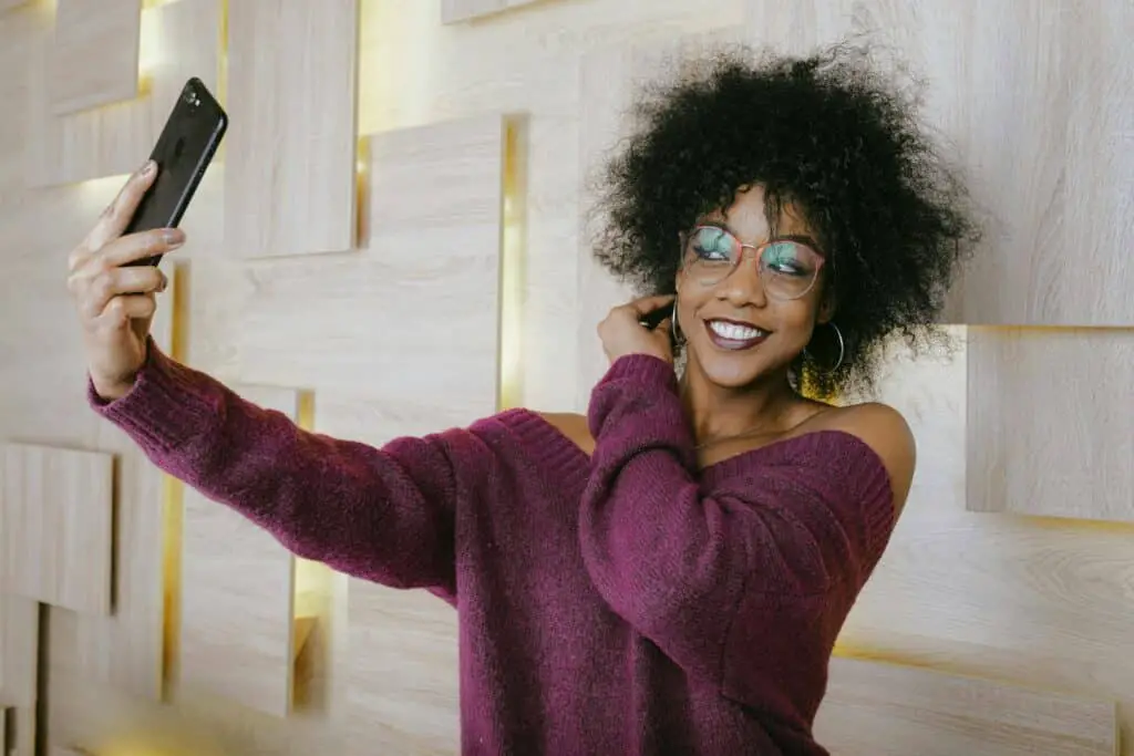 The Power of Gratitude: How Practicing Daily Gratitude Improves Mental Health and Happiness 4 a lady looking so much happy