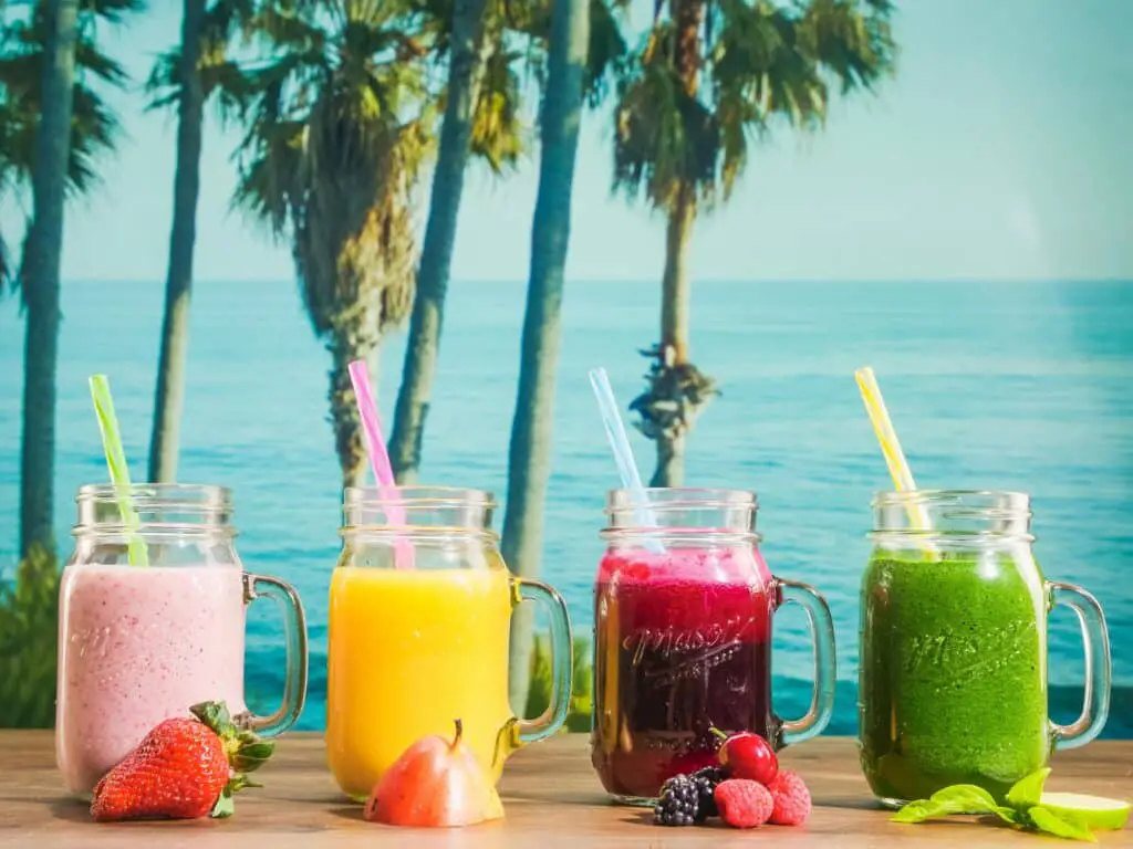 High-Protein Smoothies for Energy & Weight Loss 4 berry smoothie 1