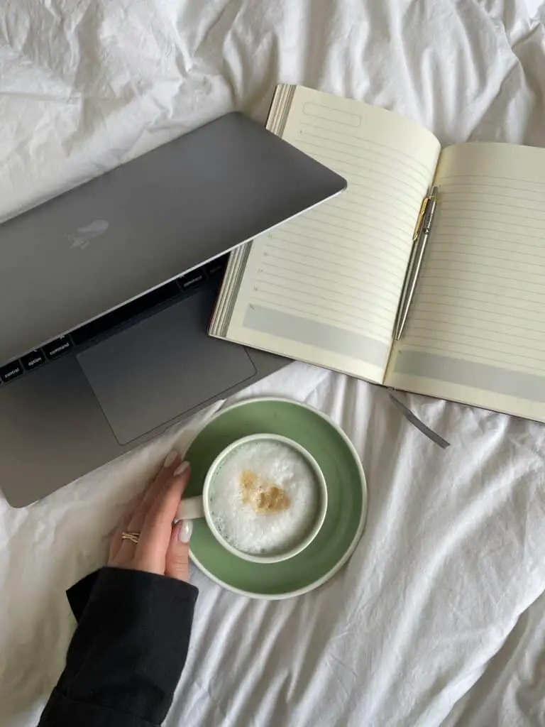 The Benefits of Journaling: A Simple Tool for Self-Growth 4 daily journaling habit for self growth