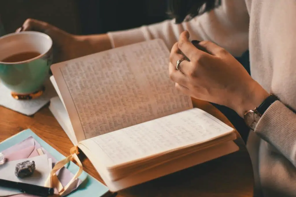 How to Start Journaling: A Practical Beginner’s Guide to Personal Growth 1 jorunal