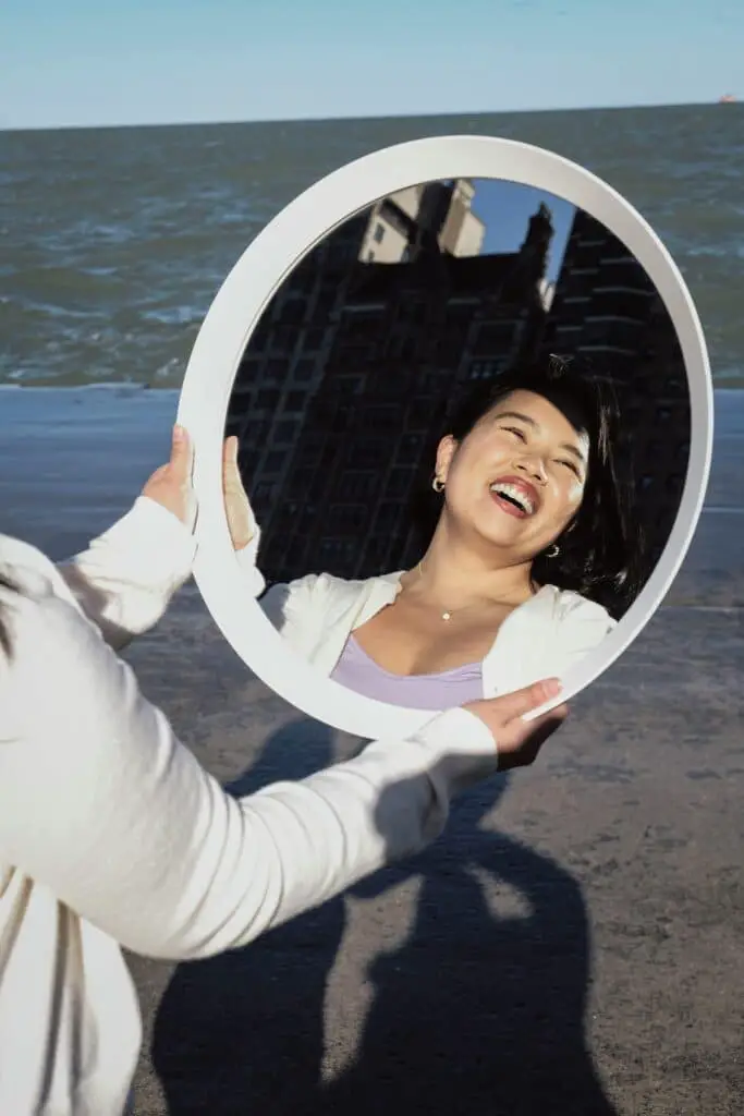 10 Science-Backed Benefits of Mindfulness for Everyday Life 5 woman looking the mirror
