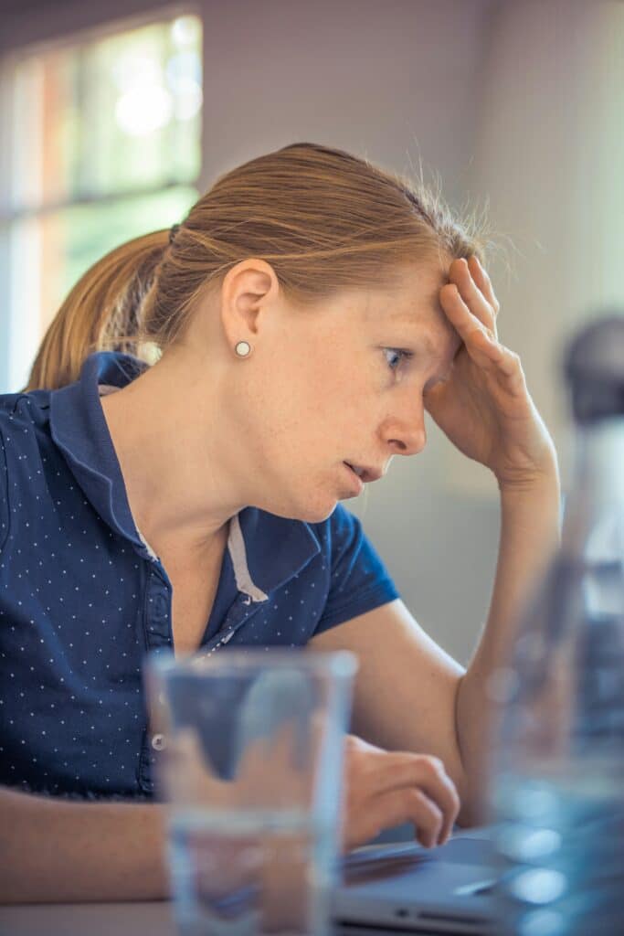 10 Science-Backed Benefits of Mindfulness for Everyday Life 1 woman sitting down trying to reduce stress 1